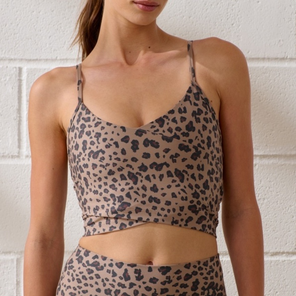 🐆 Abercrombie YPB sculptLux wrap front sports bra